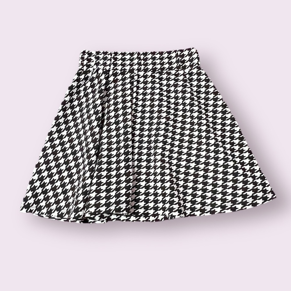 BLACK/WHITE Pattern Skirt
